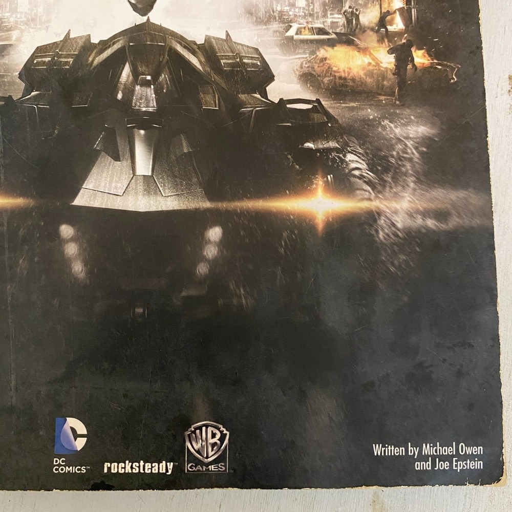 Batman: Arkham Knight Official Strategy‎ Guide by Brady Games - Picture 4 of 15